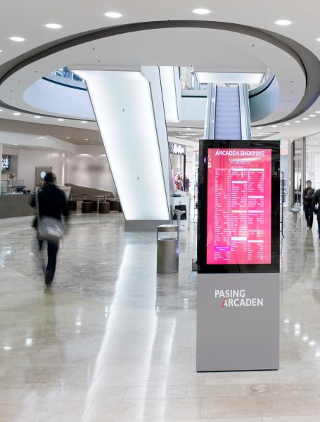Das Mall Display zeigt den Besuchern, wo welche Geschäfte zu finden sind