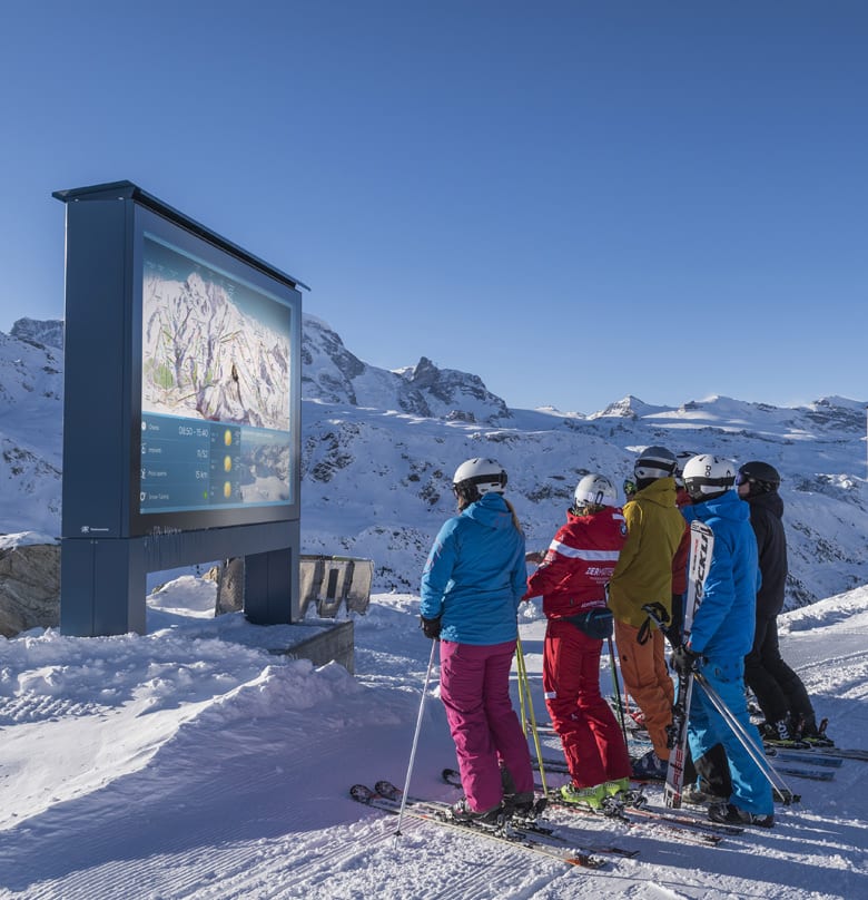 Vangenhassend designage geo Videowall mit 1,9 mm Pixelpitch im Skigebiet Zermatt am Matterhorn