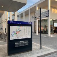 Individuelle, digitale Stele für das Outletcity in Metzingen
