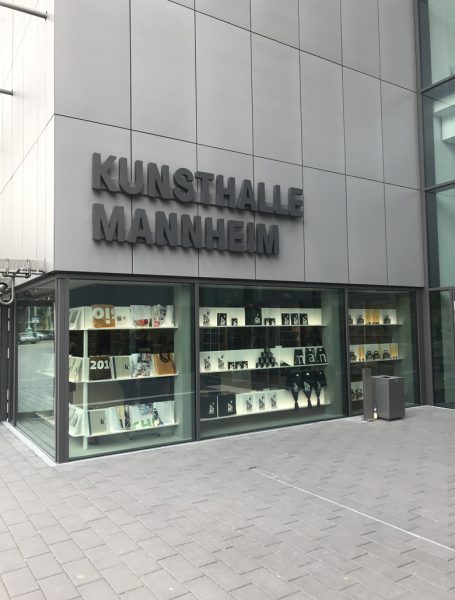 Hinterleuchtete Werbeanlage für die Kunsthalle Mannheim