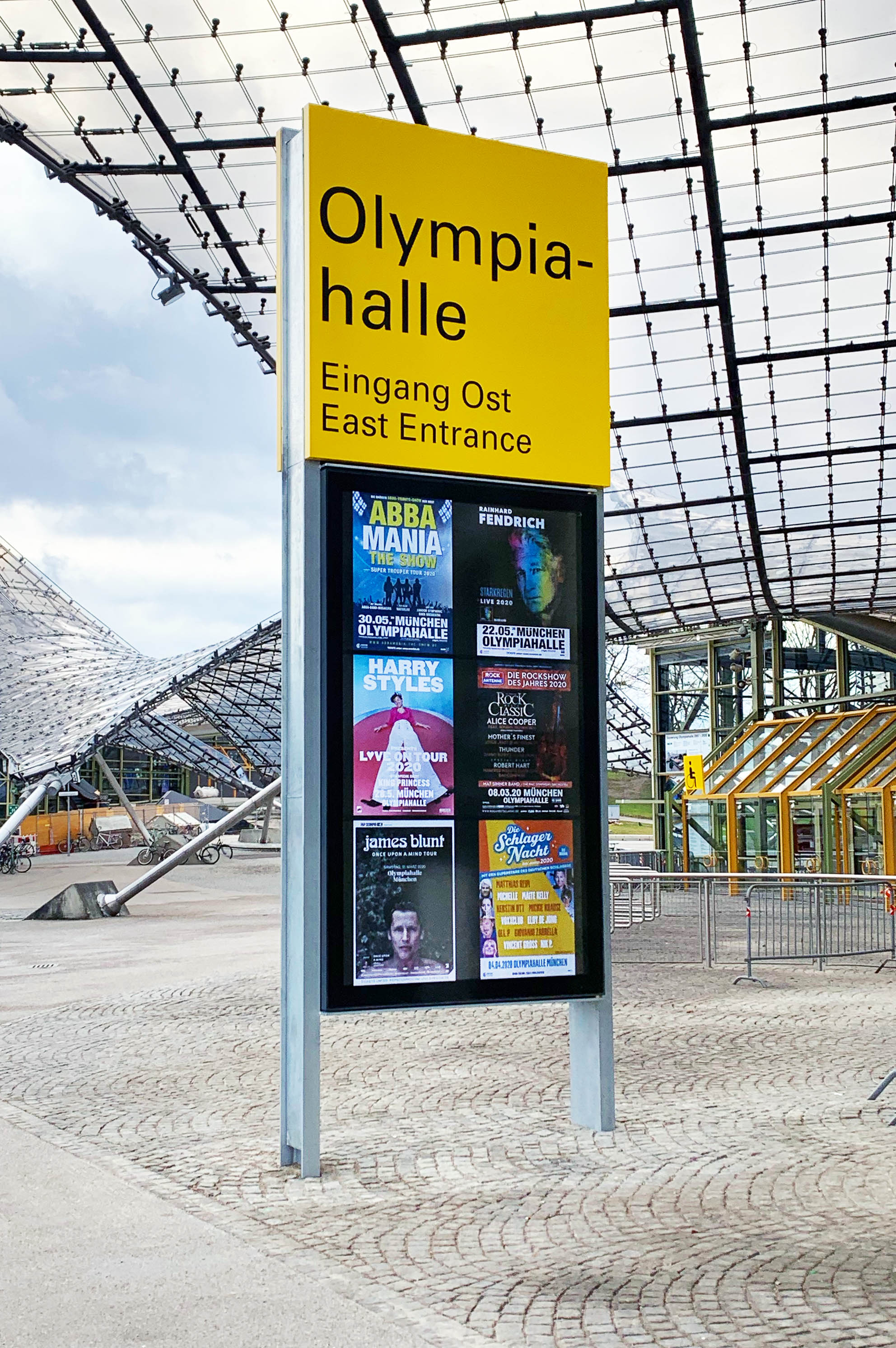Digital Signage Outdoorstele für die Olympiahalle München